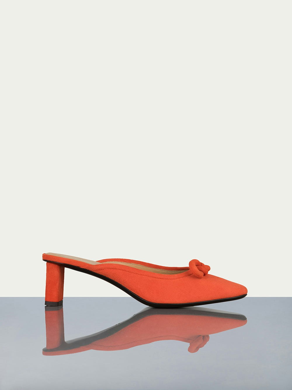 shoe side view alt:size